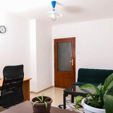Krichim Apartments,Three-Bedroom, Large Apartment, Top Center Sofia Bagian luar foto